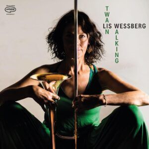 Twain Walking - Lis Wessberg
